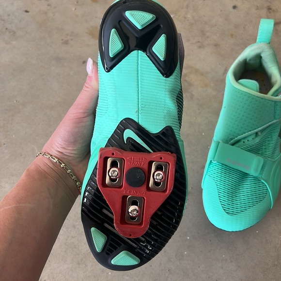 Pelaton shoes - Picture 2 of 3